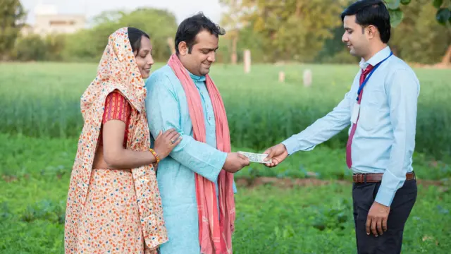 अब किसान बिना गारंटी के बैंक से 2 लाख रुपये तक का कर्ज़ ले सकेंगे