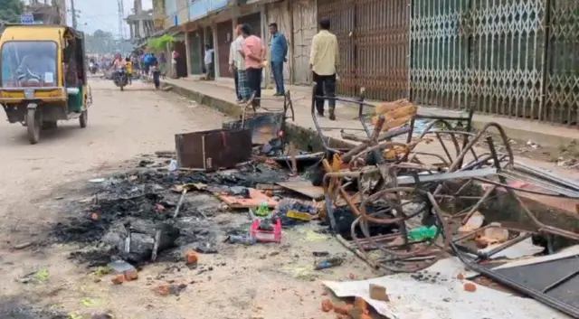 মঙ্গলবার পাহাড়ি - বাঙালি দফায় দফায় সংঘর্ষে ভাংচুর ও আগুন দেয়া হয়