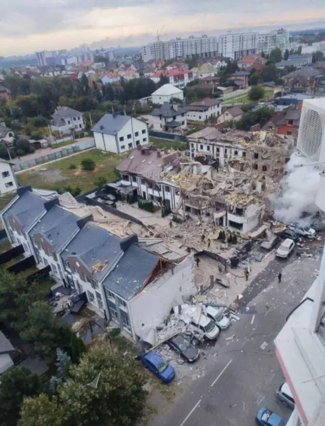 Зруйнований житловий квартал у Петропавліській Борщагівці під Києвом 