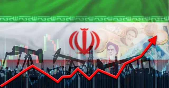 تصویر سازی از نمودار آماری بر پسزمینه پرچم جمهوری اسلامی و دکلهای حفر چاه و تصاویر اسکناس به ریال با عکس روحالله خمینی