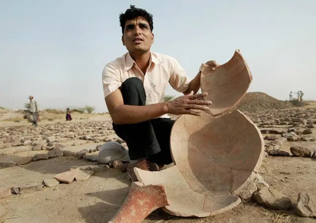 सिंधू संस्कृतीच्या उत्खननातील एक भांडे.