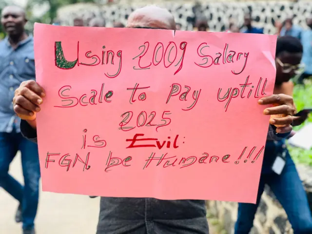 Awọn olukọ ASUU to n se iwọde ni Fasiti Ibadan