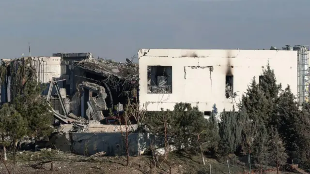 Поврежденное здание 