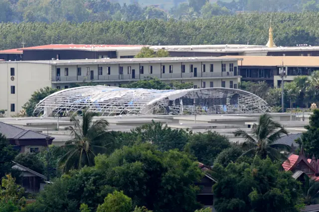 ความเสียหายหลังกองทัพเมียนมาวางระเบิดพื้นที่บางจุดในเคเค พาร์ค