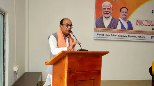 बीजेपी नेता विजय गुप्ता ने अमीनुल इस्लाम की ओर से धार्मिक भेदभाव के आरोपों का खंडन किया है