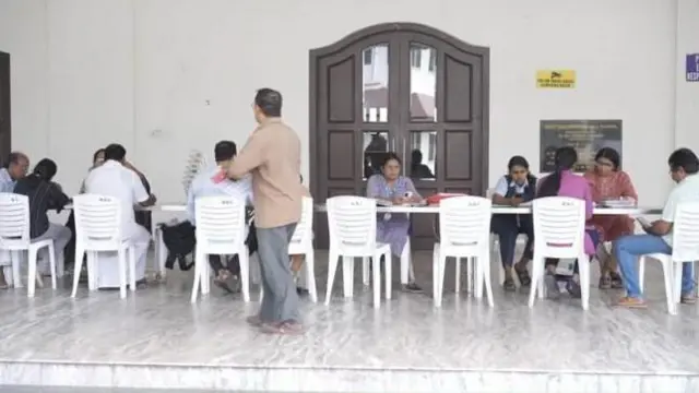 दक्षिण भारतातही एसआयआरचा दबाव बीएलओंच्या दिनचर्येवर आणि मानसिक आरोग्यावर दिसून येतो.