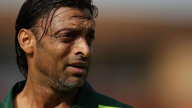 कॉन्ट्रोवर्शियली योर्स नामक किताब में शोएब अख़्तर ने अपने जीवन के बारे में खुलकर लिखा है