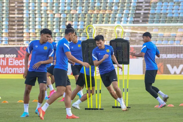 မြန်မာနဲ့ပွဲစဥ်အတွက် လေ့ကျင့်ရေးဆင်းနေကြတဲ့ မလေးရှားအသင်းကစားသမားတွေ