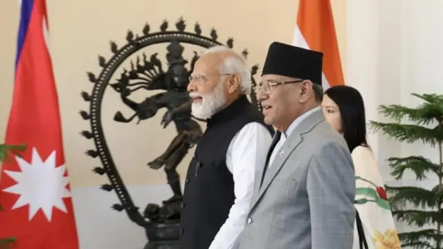 तत्कालीक प्रधानमन्त्री प्रचण्ड भारतीय प्रधानमन्त्री मोदीसँग दिल्लीस्थित हैदरवाद हाउसमा सन् २०२३ को जुनमा आफ्नो भ्रमणका क्रममा।