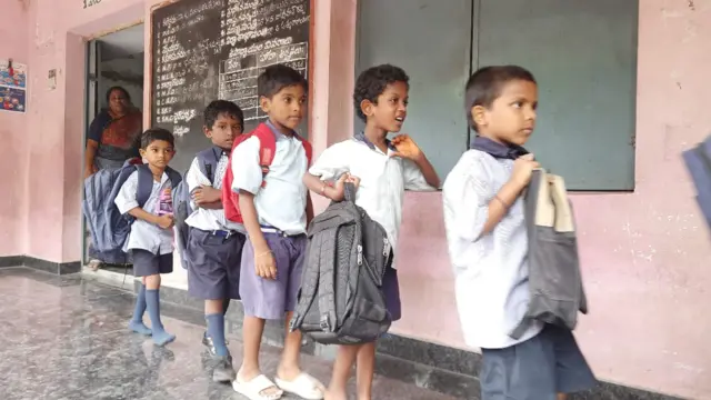 ప్రభుత్వ స్కూళ్ల విలీనం తర్వాత ప్రైవేటు స్కూళ్లు, ముఖ్యంగా బడ్జెట్ స్కూళ్లకు ఊపు వచ్చింది