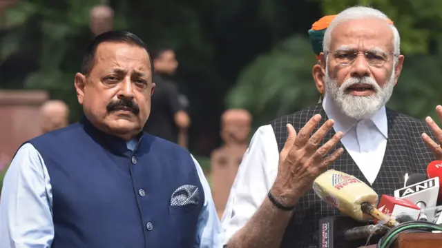 प्रधानमंत्री नरेंद्र मोदी और केंद्रीय मंत्री जितेंद्र सिंह
