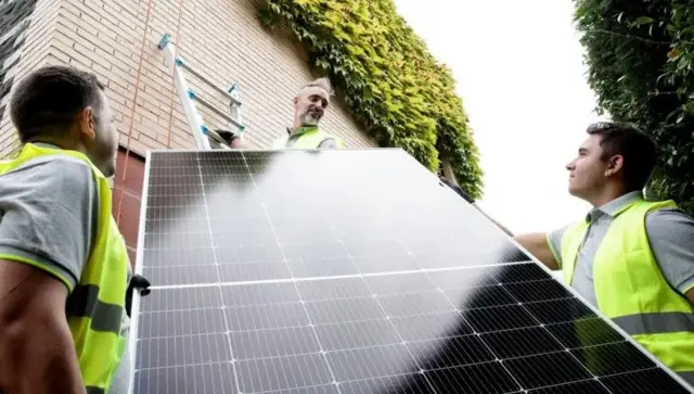 Le Forum économique mondial prévoit que la transition écologique mondiale pourrait créer 30 millions d'emplois dans les domaines de l'énergie propre, de l'efficacité et des technologies à faibles émissions d'ici à 2030.