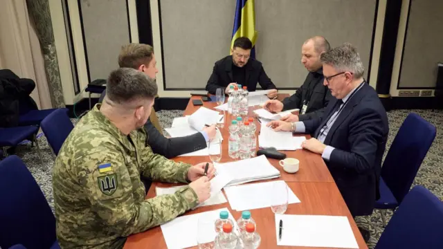 Володимир Зеленський з представниками української переговорної групи, 14 грудня 2025 року