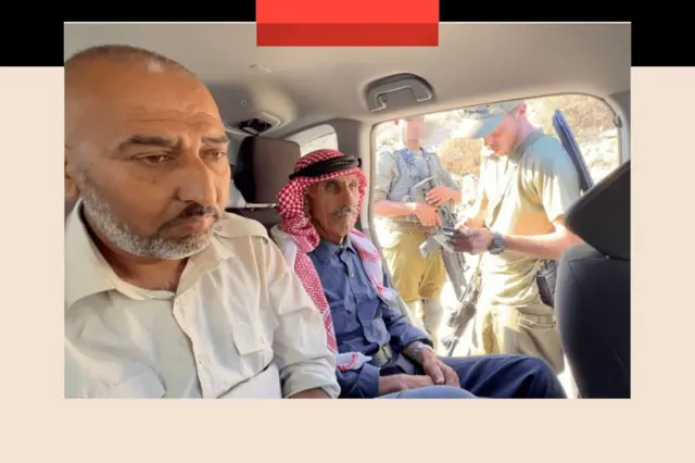 वाहन थांबवल्यानंतर इब्राहीम आणि मोहम्मद