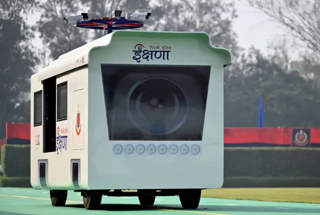 दिल्ली पुलिस का सीसीटीवी सर्विलांस व्हीकल