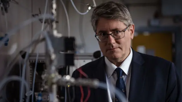 డా. అయాన్ మద్వే