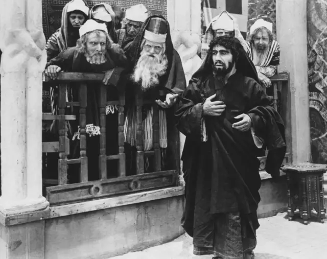 صحنه‌ای از فیلم از آخور تا صلیب