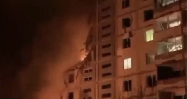 تصاویری از یک ساختمان آسیب‌دیده در یومان در شبکه‌های اجتماعی دست‌به‌دست می‌شود