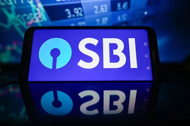 স্টেট ব্যাঙ্ক ওফ ইন্ডিয়াকে রাজনৈতিক দলগুলির পাওয়া নির্বাচনী বন্ডের বিষয়ে জানানোর নির্দেশ দিয়েছেন বিচারপতি চন্দ্রচূড়।