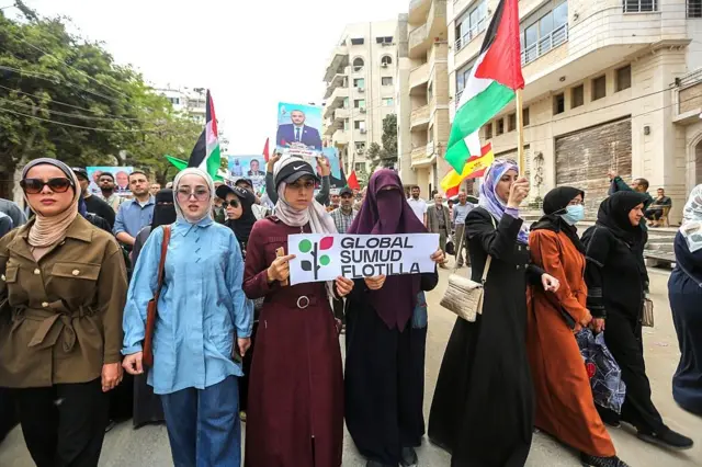İsrail'in Küresel Sumud Filosu'na müdahaleleri ve aktivistleri gözaltına alması Gazze'de protesto edildi