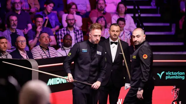 جاد ترامپ (چپ) در سال ۲۰۱۱ قهرمان اسنوکر جهان شده است