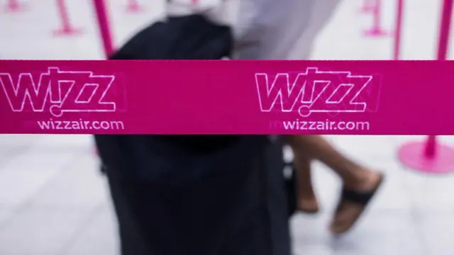 Strefa odpraw Wizz Air Holdings Plc na lotnisku Londyn Luton w Luton w Wielkiej Brytanii, we wtorek 13 maja 2025 r.