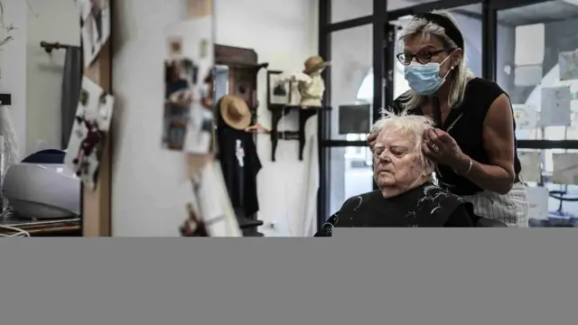 Wata mai cutar kidimewa ke nan ake yi wa gyaran gyashi a watan Satumban 2020, jim kadan bayan kafa alkaryar