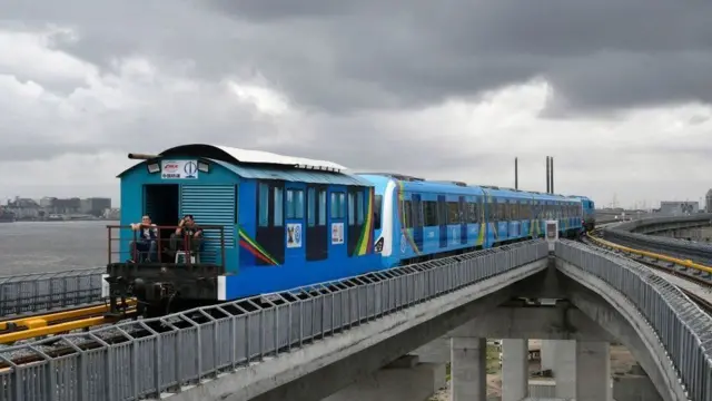 Gari ya moshi nshasha y'i Lagos izwi nka Lagos Blue Line, Nigeria, 4 Nyakanga