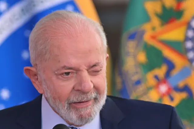 Presidente do Brasil Luiz Inácio Lula da Silvacasa de aposta que paga no cadastroprimeiro plano; bandeira do Brasil é vistacasa de aposta que paga no cadastrosegundo plano