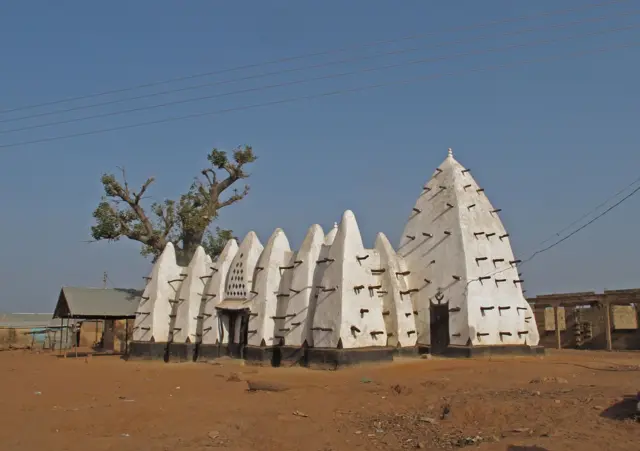 Mosquée de Larabanga, au Ghana, la plus ancienne mosquée d'Afrique de l'Ouest.