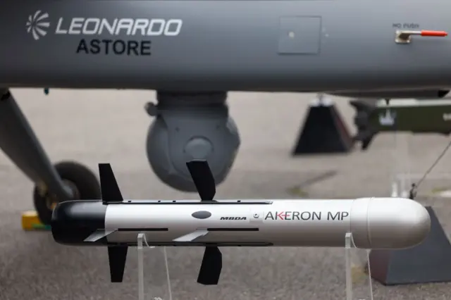 Leonardo SpA'nın Akeron MP güdümlü tanksavar füze sistemi 23 Temmuz 2024  İngiltere'de düzenlenen Farnborough Uluslararası Havacılık Fuarı'nda sergilendi