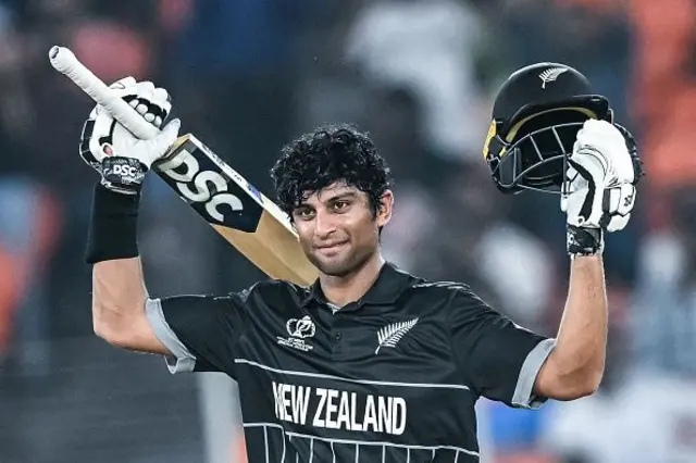 ඩෙවෝන් කොන්වේ පන්දු 121 කදී නොදැවී ලකුණු 152ක් සහ රචින් රවින්ද්‍ පන්දු 96 කදී නොදැවී ලකුණු 123ක් රැස් කරන ලදී.