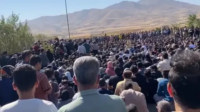 مہسا امینی کا نماز جنازہ