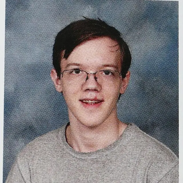 توماس متیو کروکس. سالنامه دبیرستان ۲۰۲۰ عکس توماس متیو کروکس را نشان می دهد که توسط FBI به عنوان "موضوع درگیر" در سوء قصد به ترور رئیس جمهور سابق ایالات متحده دونالد ترامپ در پارک بتل، پنسیلوانیا، ایالات متحده در ۱۴ ژوئیه ۲۰۲۴ معرفی شده است.