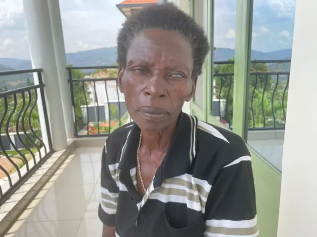 M﻿anirakiza yari agowe n'imibereho afashwa n'abukuru babiri kandi atanabona neza