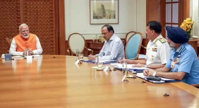 भारतका प्रधानमन्त्री नरेन्द्र मोदीले मङ्गलवार एक उच्चस्तरीय बैठक गरेका छन्