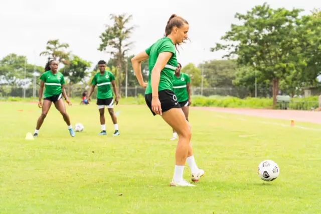 Awọn agbabọọlu Super Falcons n gbaradi