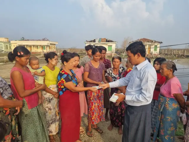 မိုခါမုန်တိုင်း၊ ကူညီသူ၊ စာရေးဆရာ၊ ဝေဟင်အောင်၊ စစ်ကောင်စီ၊ ဖမ်းဆီး၊ 