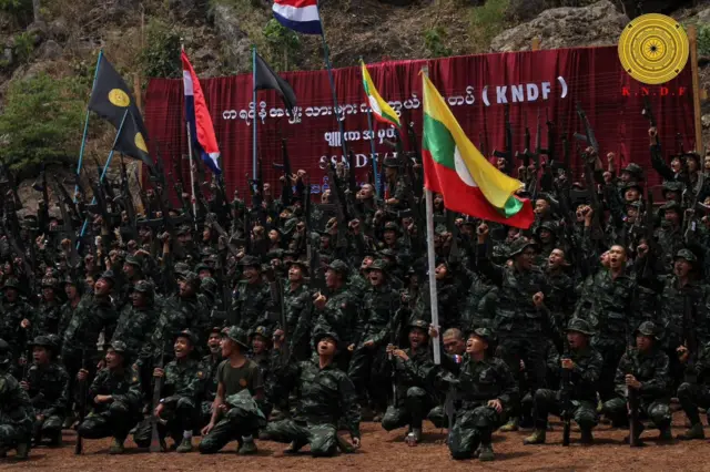 KNDF တပ်ဖွဲ့ဝင်တွေ