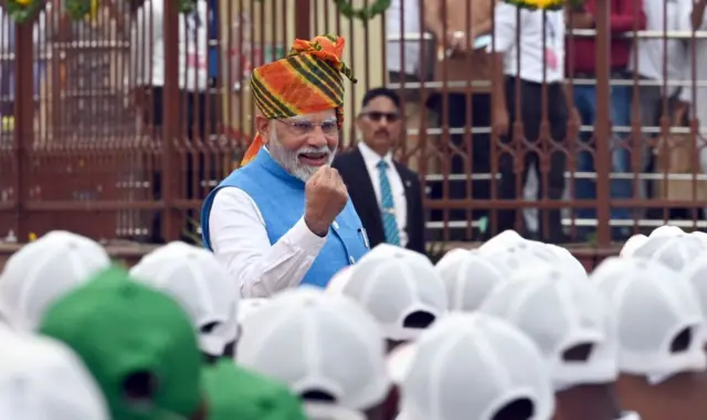 नरेंद्र मोदी