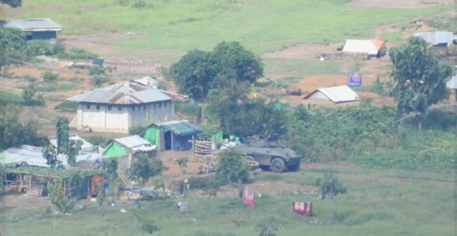 တိုက်ပွဲတွေကြောင့် ရွာတွေကို စစ်ကောင်စီ တပ်တွေ ဝင်စီးတတ်တဲ့အတွက် ဒေသခံတွေက သံသယဖြစ်ဖွယ်တွေကို ရှင်းလင်းထားကြရတယ်လို့ဆိုပါတယ်။