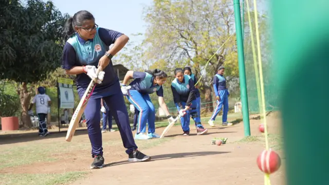 વિકલાંગ મહિલાઓ પ્રૅક્ટિસ કરતાં