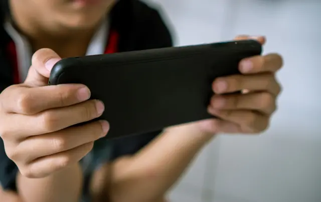 मुलांमध्ये वाढलेला स्क्रीन टाइम