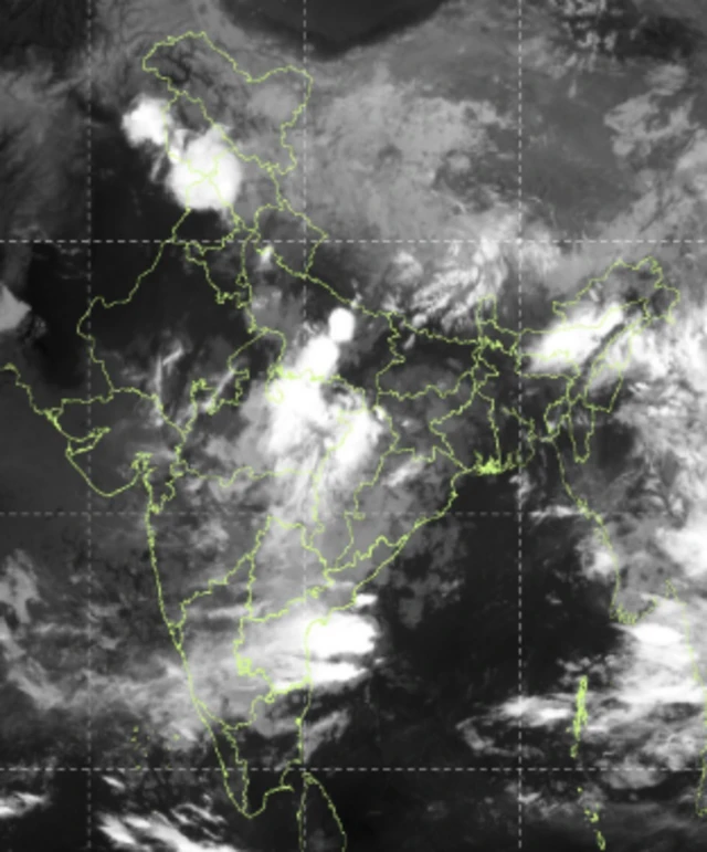 ગુજરાત હવામાન, ચોમાસું, બીબીસી ગુજરાતી હાલમાં બંગાળની ખાડીમાં એક સિસ્ટમ સર્જાઈ છે અને તેના કારણે હવામાનમાં પણ ફેરફાર થઈ રહ્યો છે ગુજરાત ચોમાસું વરસાદ હવામાન ખેતર ખેતી ખાતર પાણી પૂર બીબીસી ગુજરાતી હવામાન મૌસમ
