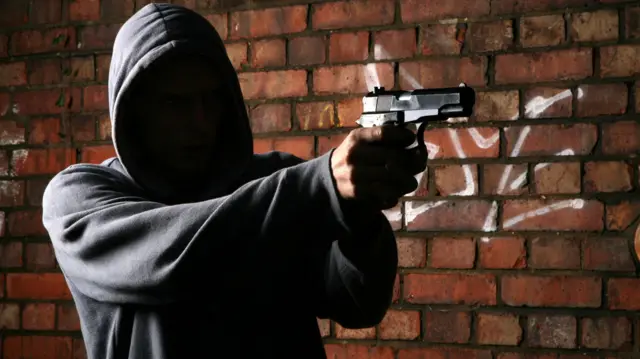 அமெரிக்க துப்பாக்கி நிறுவனங்களிடம் இழப்பீடு கோரும் மெக்சிகோ