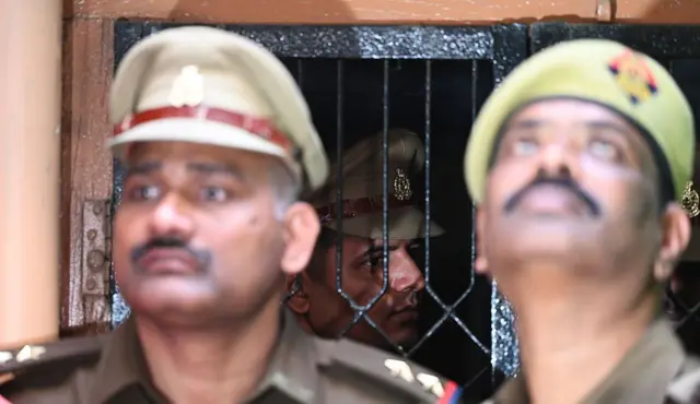 লক্ষ্ণৌতে ডা. শাহীনের বাড়িতে তল্লাশি চলছে