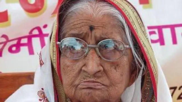 देहांत से कुछ महीने हौसा बाई पाटिल की तस्वीर 