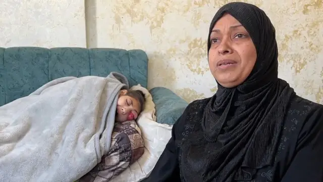 هناء مريضة سرطان الدماغ وأمها عبير 