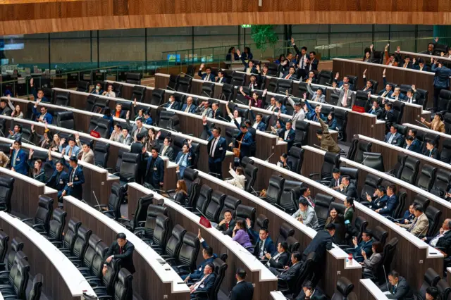 รัฐสภา "รับหลักการ" ร่างแก้ไขรัฐธรรมนูญฉบับพรรคภูมิใจไทยและฉบับพรรคประชาชน หลังเปิดให้ สส. และ สว. ได้อภิปราย 14-15 ต.ค.