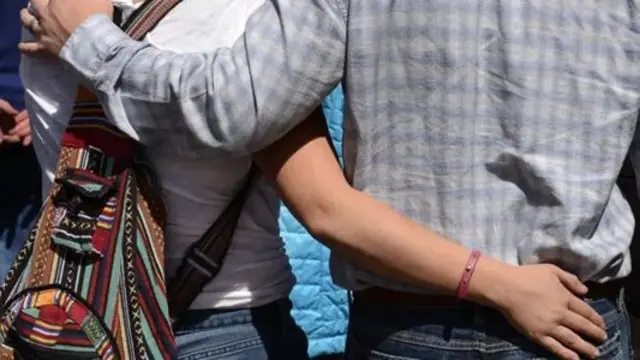 ایک دوست کو اس کے دوست کے بارے میں کوئی مشورہ دینے سے قبل اپنے آپ کو تول لیں